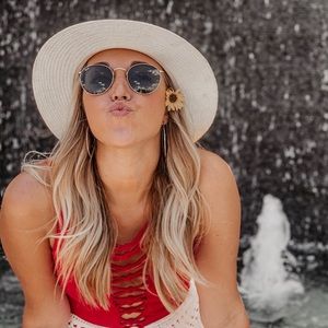 Meet your Posher, Brooke